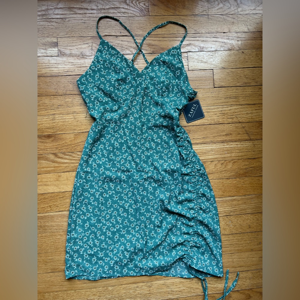 NWT floral print ditsy cami mini dress w/ adjustable straps and ruched detailing